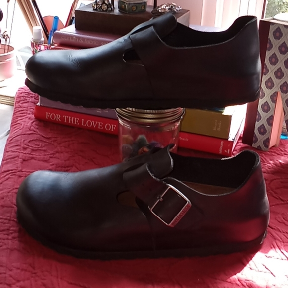 birkenstock enclosed shoes